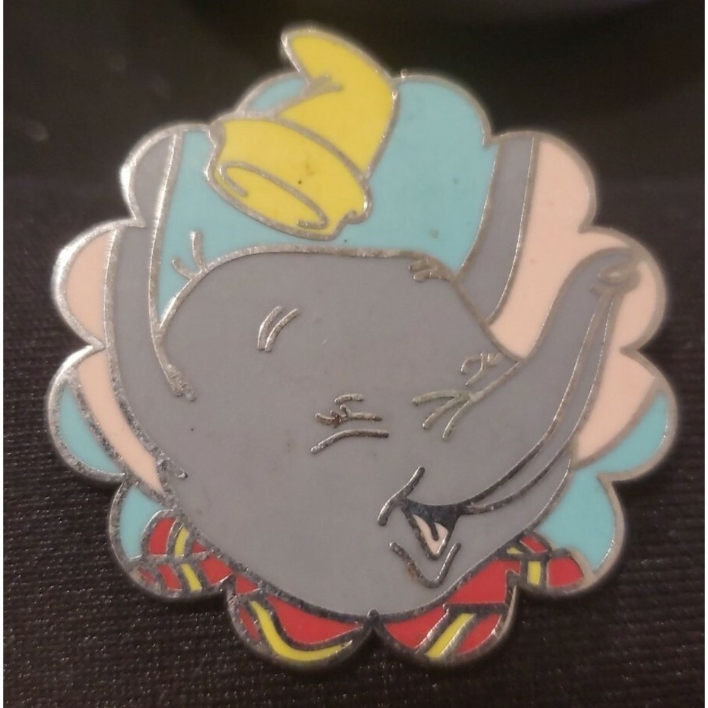 Disney Pin Dumbo Grinning Flying‎ Elephant Hat 117821 Grins Mystery Collection